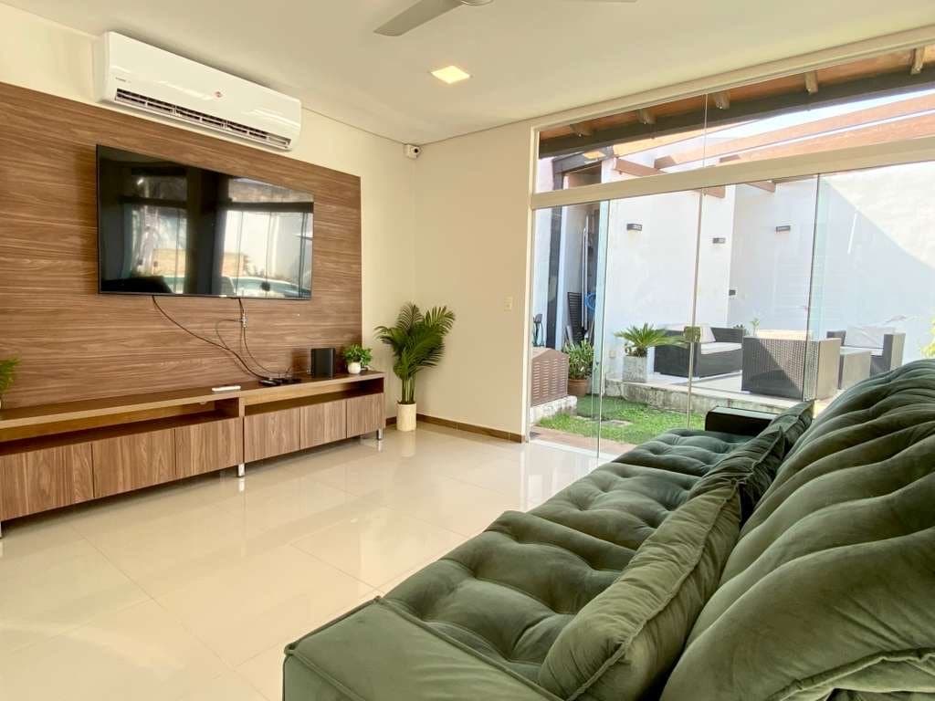 Casa con 4 dorm, piscina y cochera para varios vehículos en Luque - cuarto barrio, foto 3