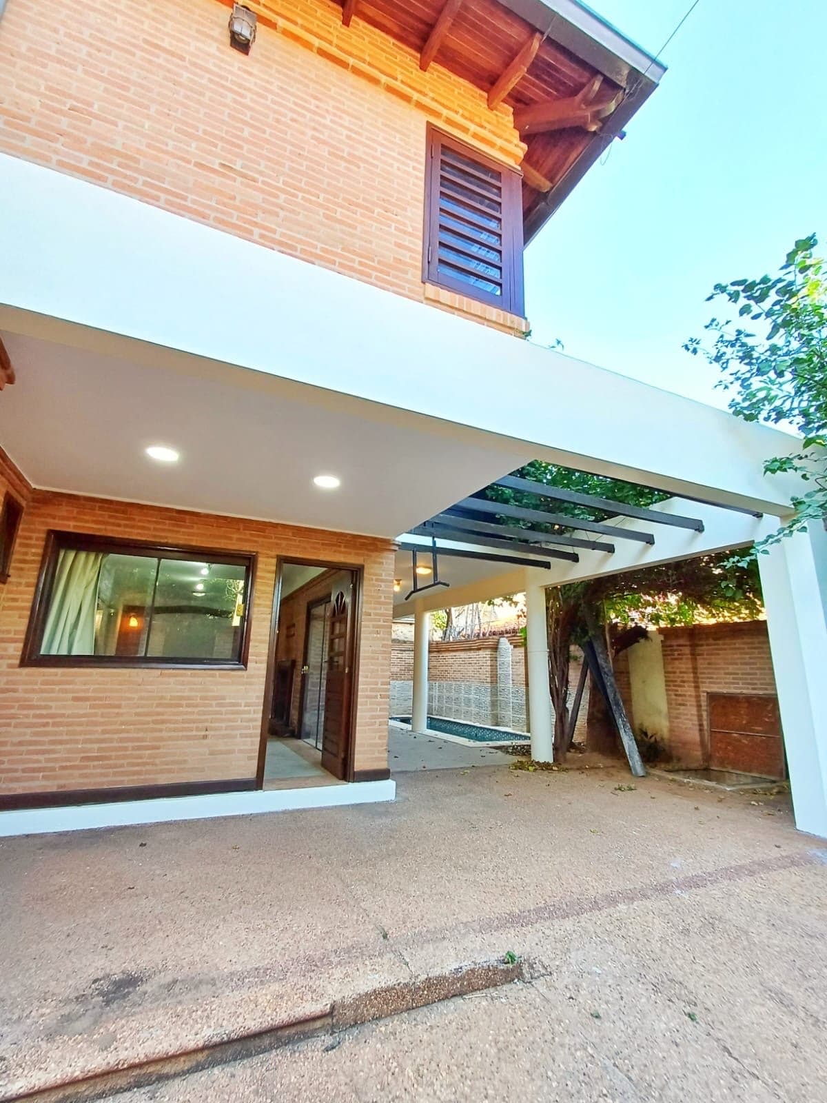 Amplio duplex en alquiler - b°mburucuya, foto 1