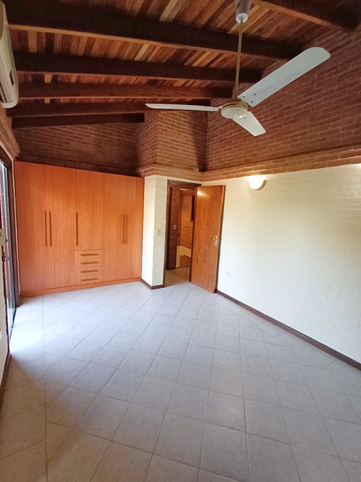 Amplio duplex en alquiler - b°mburucuya, foto 4