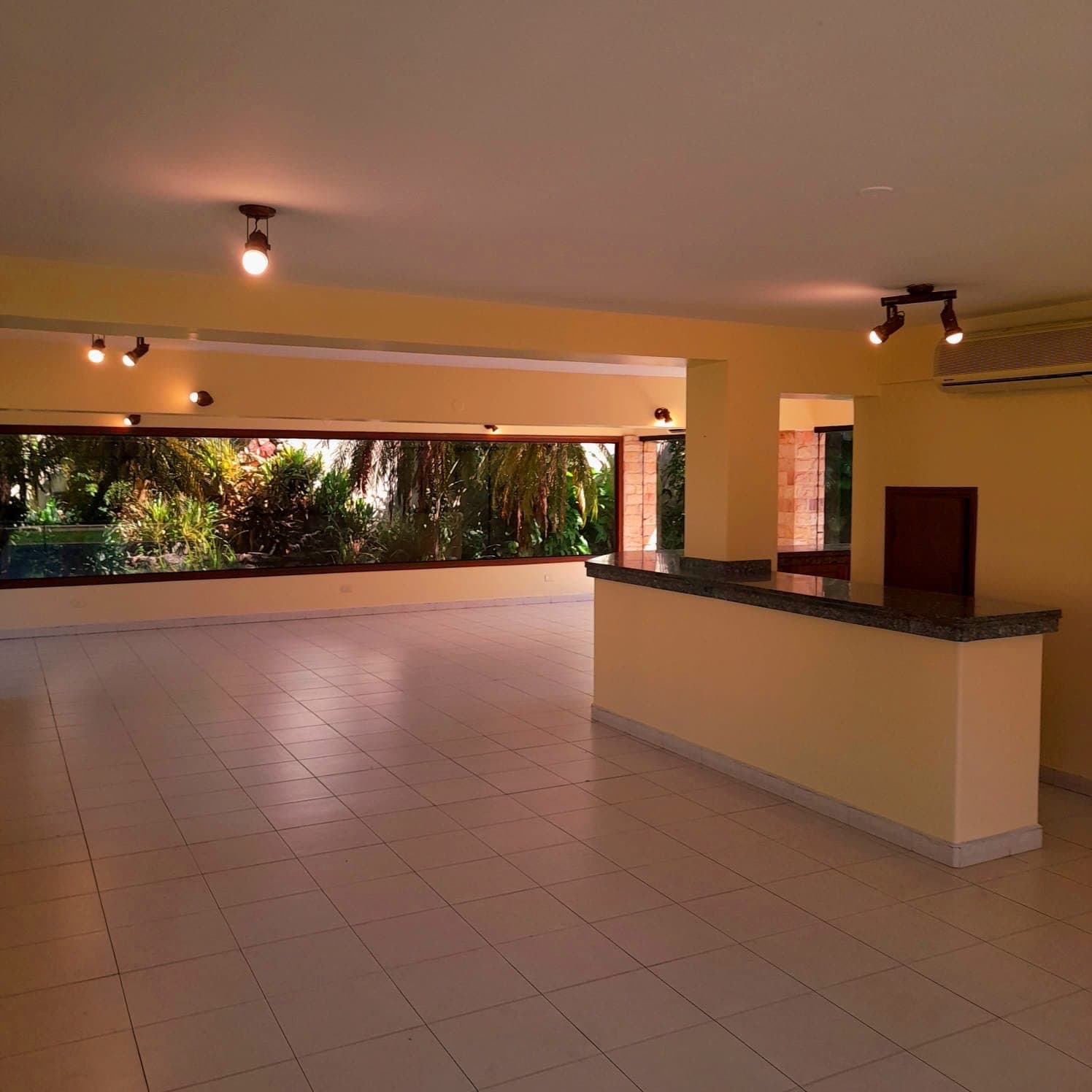 De residencia - 5 dorm+patio con piscina+cancha de tenis en el b° ycua sati, foto 3