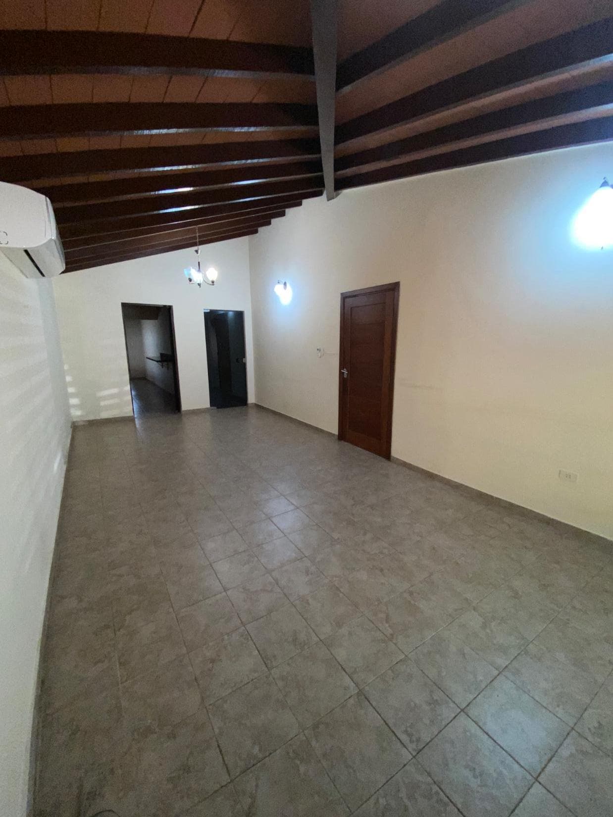 Casa Zona Restaurante Westfalia - Avda Perón, foto 3