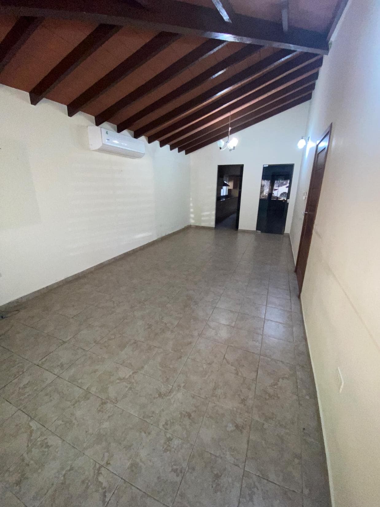 Casa Zona Restaurante Westfalia - Avda Perón, foto 4