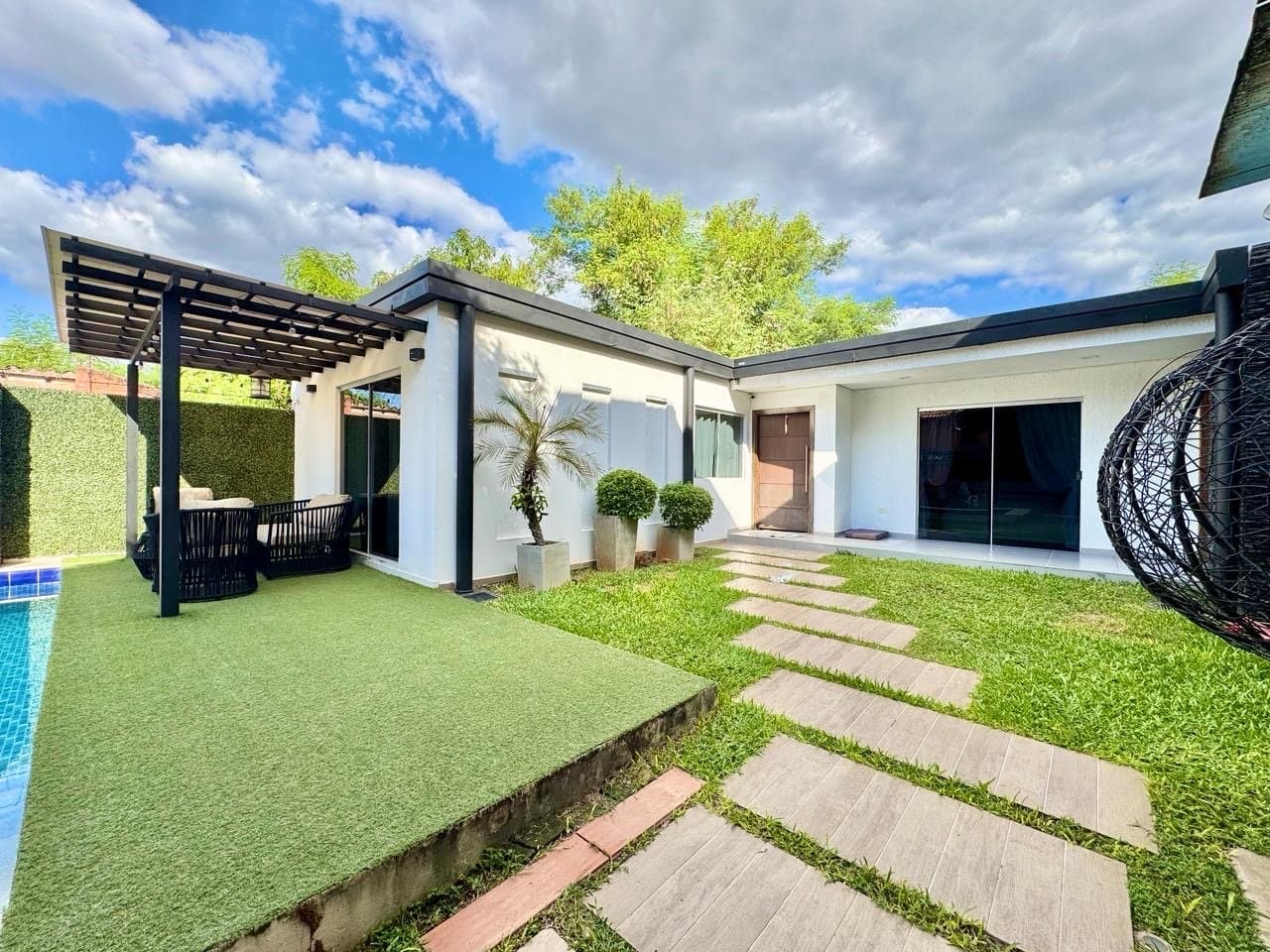 En venta Moderna Residencia en Asuncion, foto 2