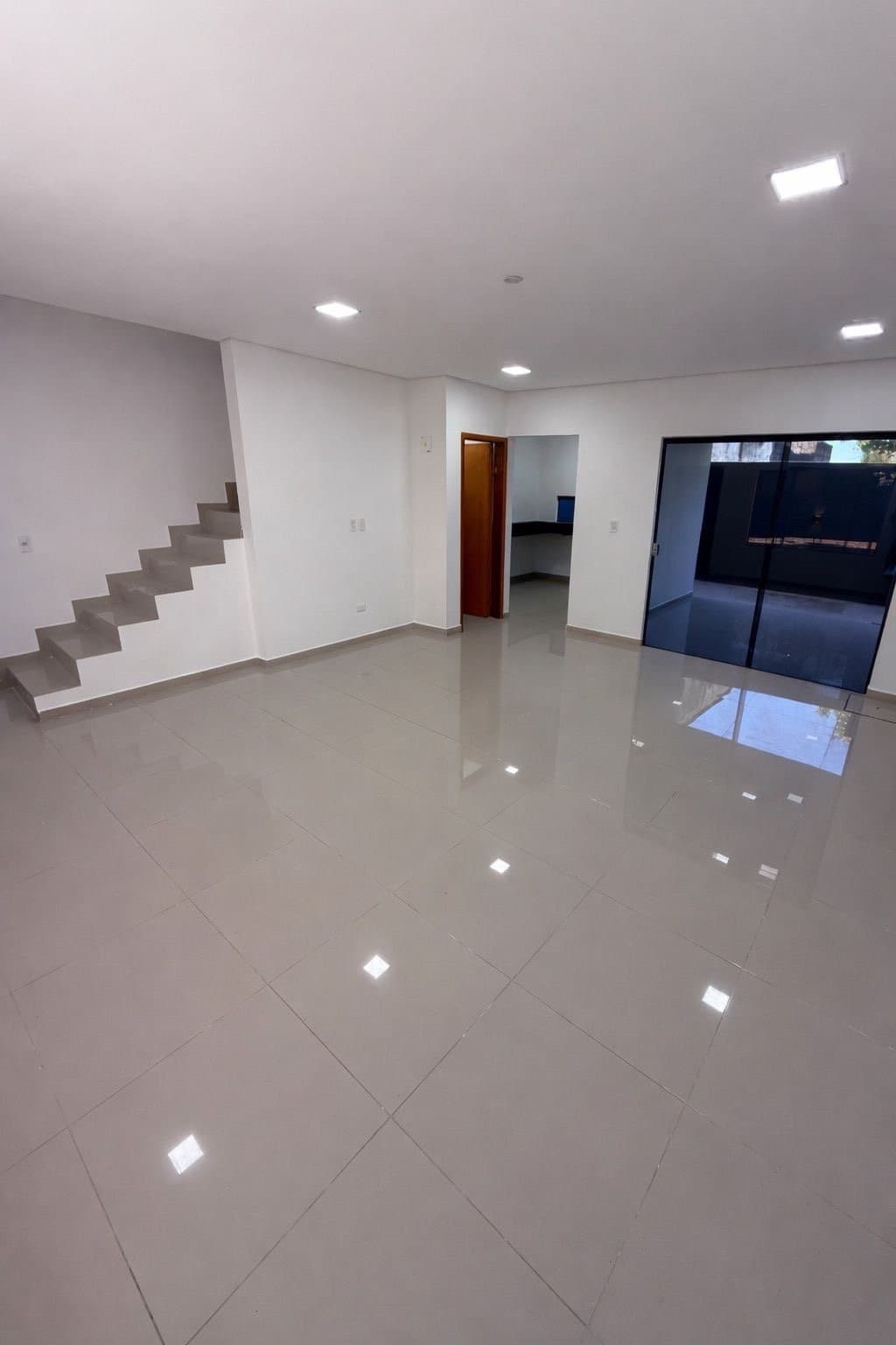 Alquilo duplex de 3 dormitorios - A ESTRENAR en Fdo de la Mora Zona Norte
