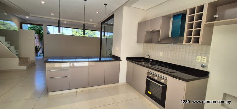 Dúplex 3 Dorm. + 4 Coch. Y Gran Jardin Z/ Stock Britez Borges Luque (Cód. 1230), foto 2