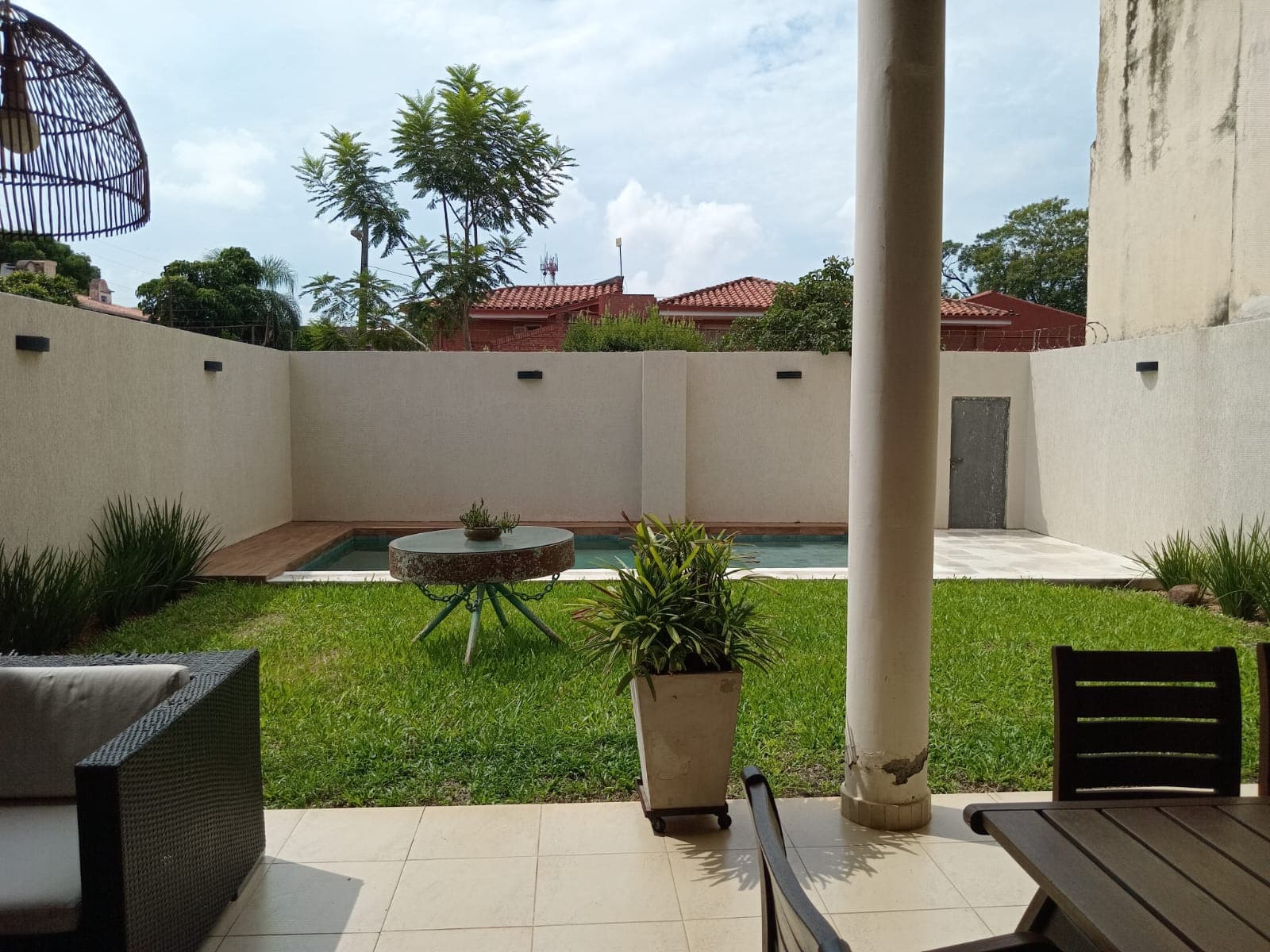 Alquilo residencia amoblada - b° mburucuyá - 3500 usd