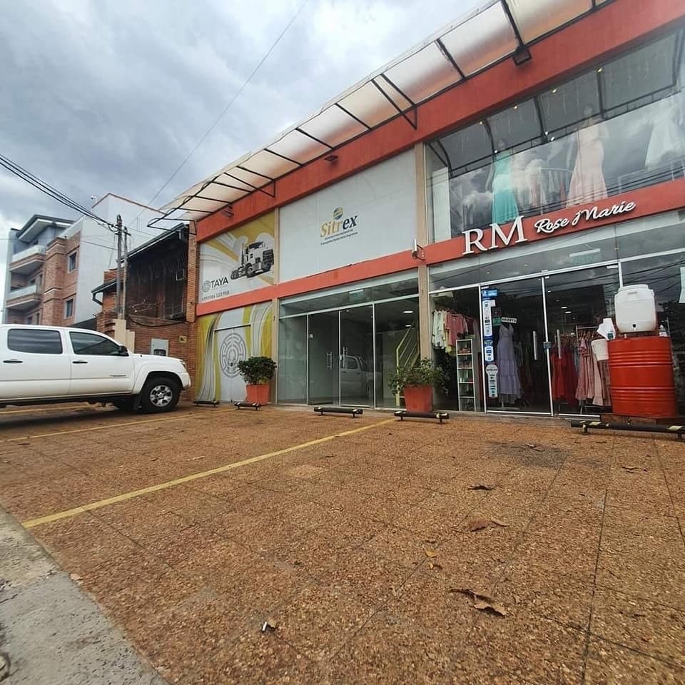 Salon Comercial en barrio Ycua Sati, foto 2