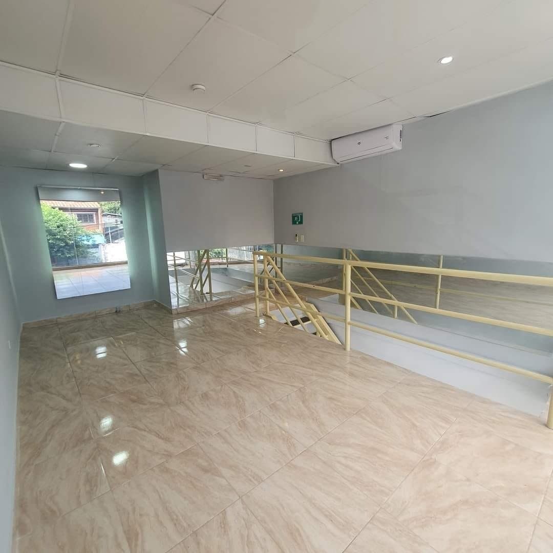 Salon Comercial en barrio Ycua Sati