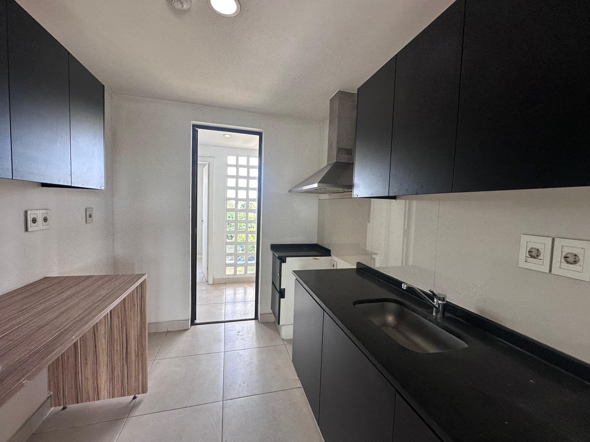 Departamento de tres dormitorios y area de servicio en el condominio cerrado moravia, foto 4
