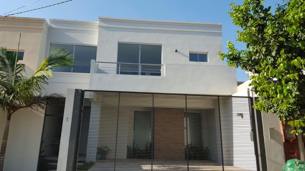 Alquiló casa pareada Moderna Zona Mburucuya