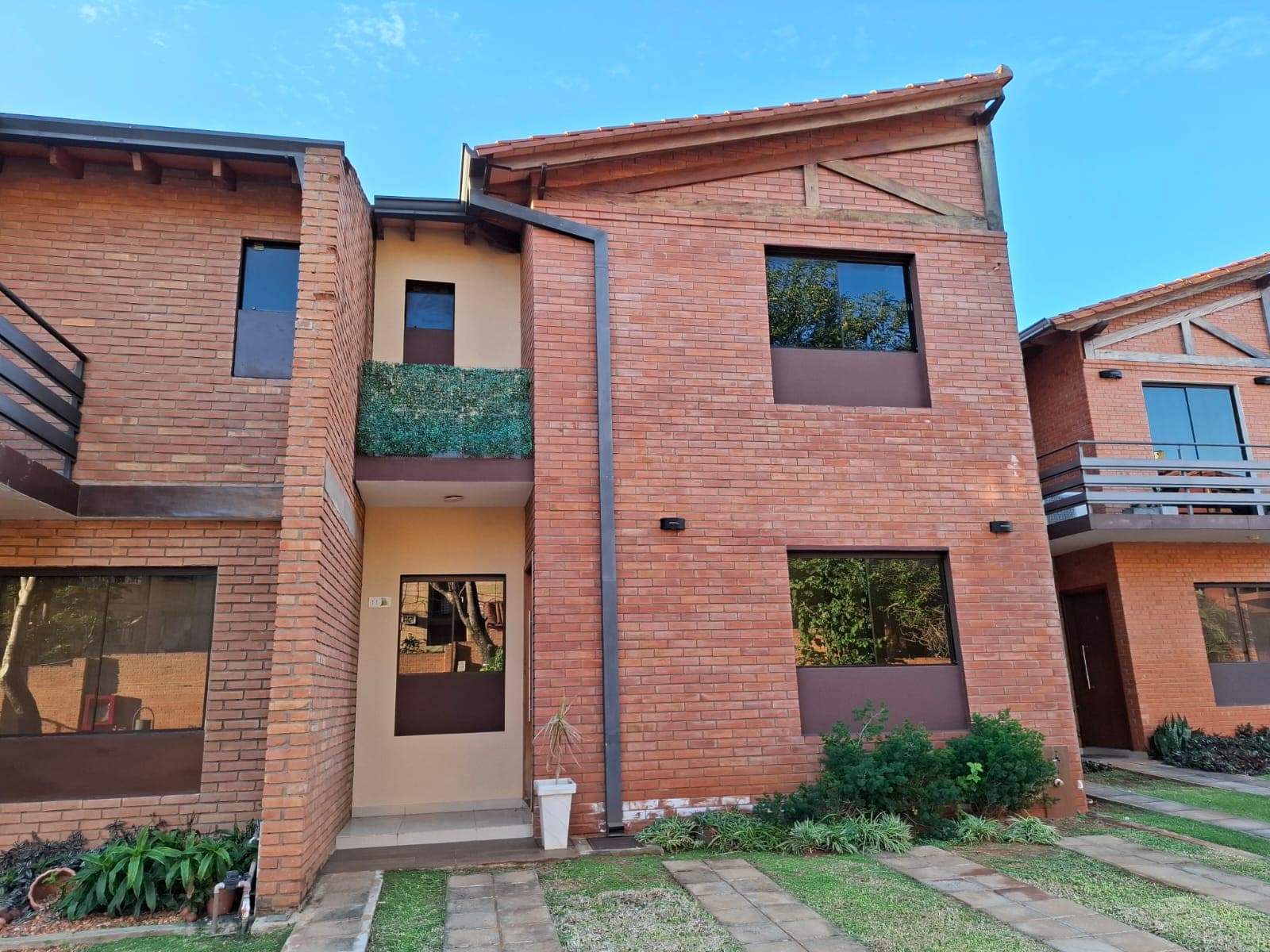 – dúplex en barrio cerrado- San Lorenzo*, foto 2