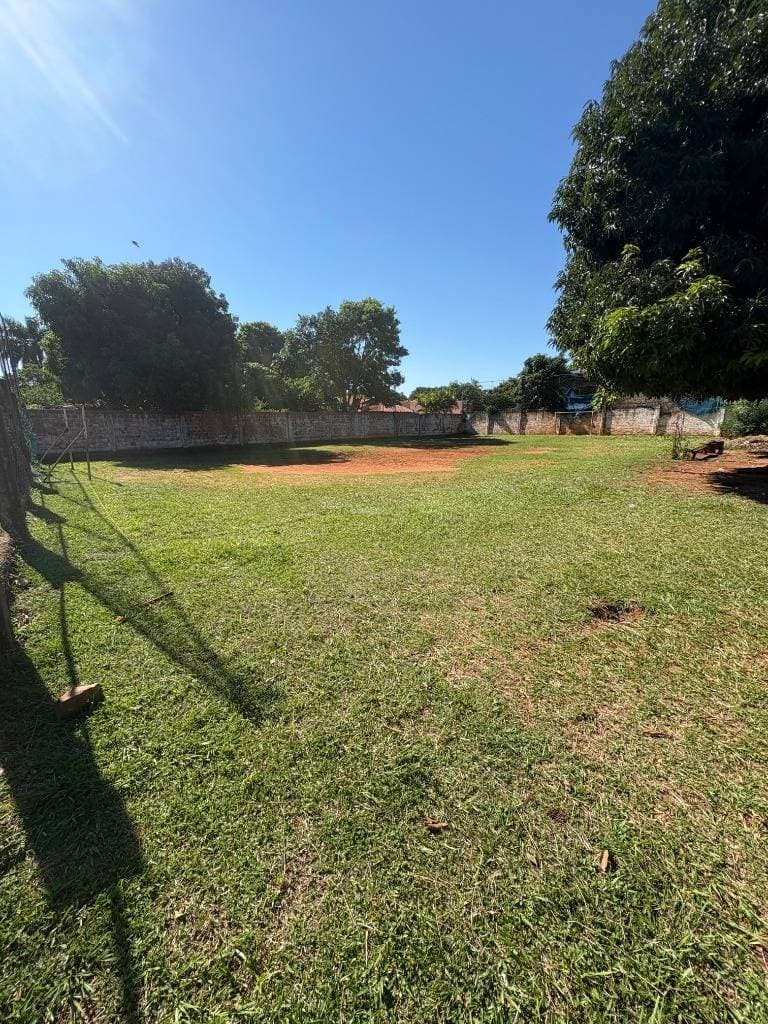 Vendo amplio terreno en San Lorenzo