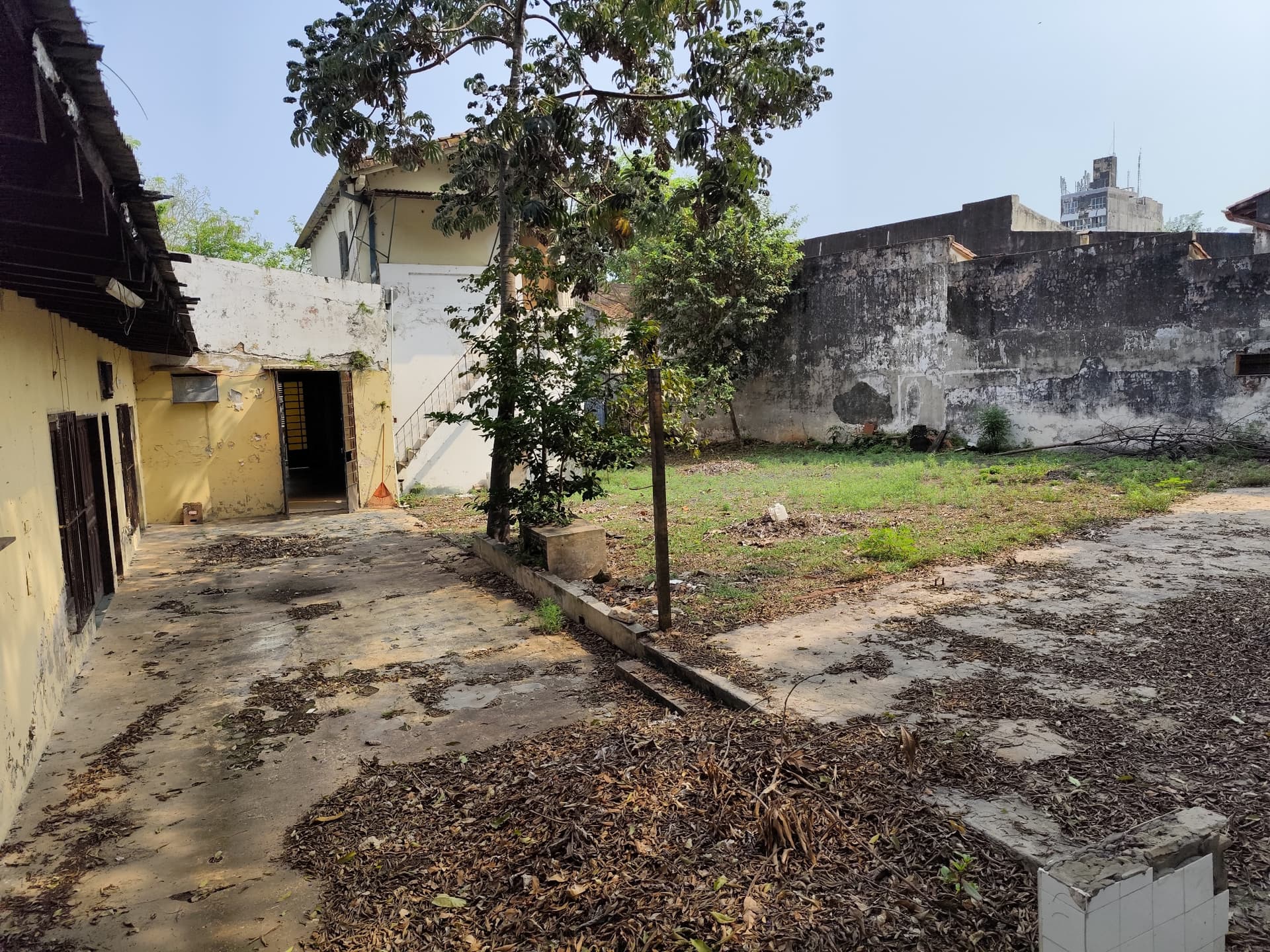 Terreno en venta con casa a demoler o refaccionar, foto 3