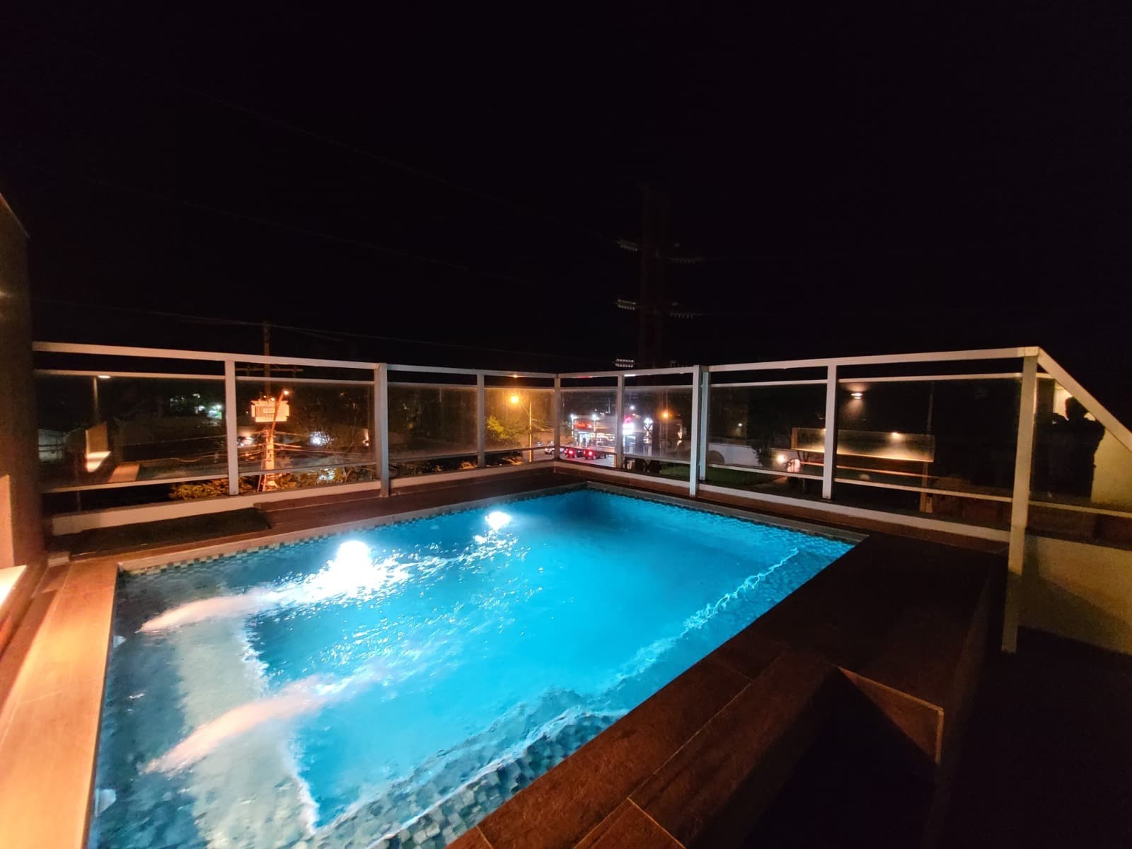 Alquiler | exclusiva casa amoblada c piscina en condominio – itá enramada