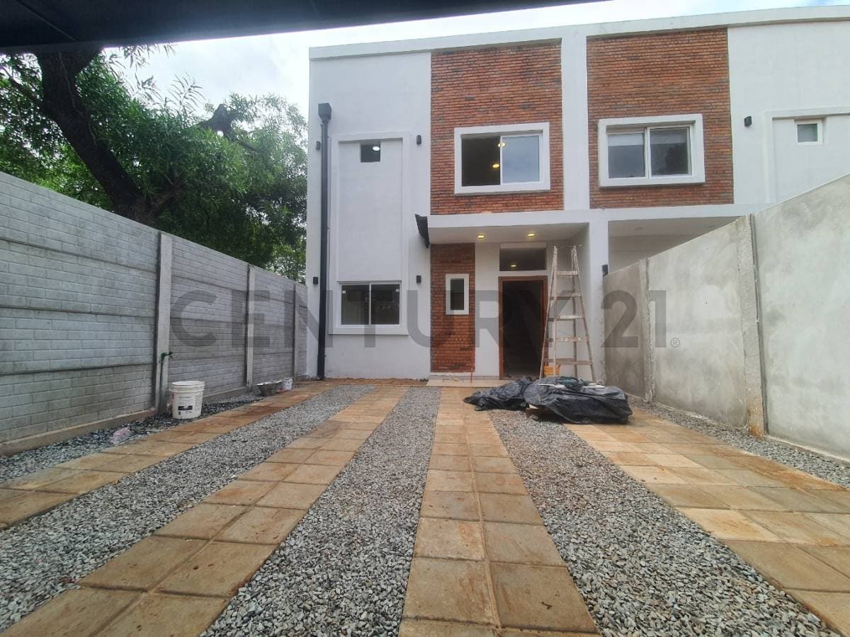 Dúplex Con Piscina A Estrenar Detras De Rakiura - Luque