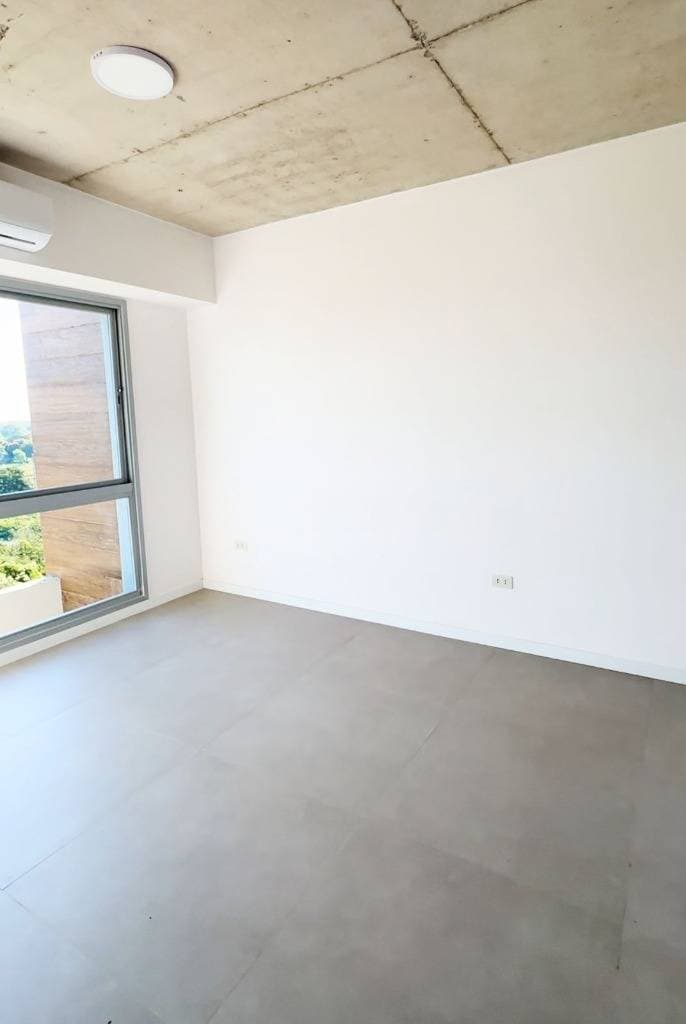 Departamento amplio de tres dormitorios en laurelty Luque! — foto 3