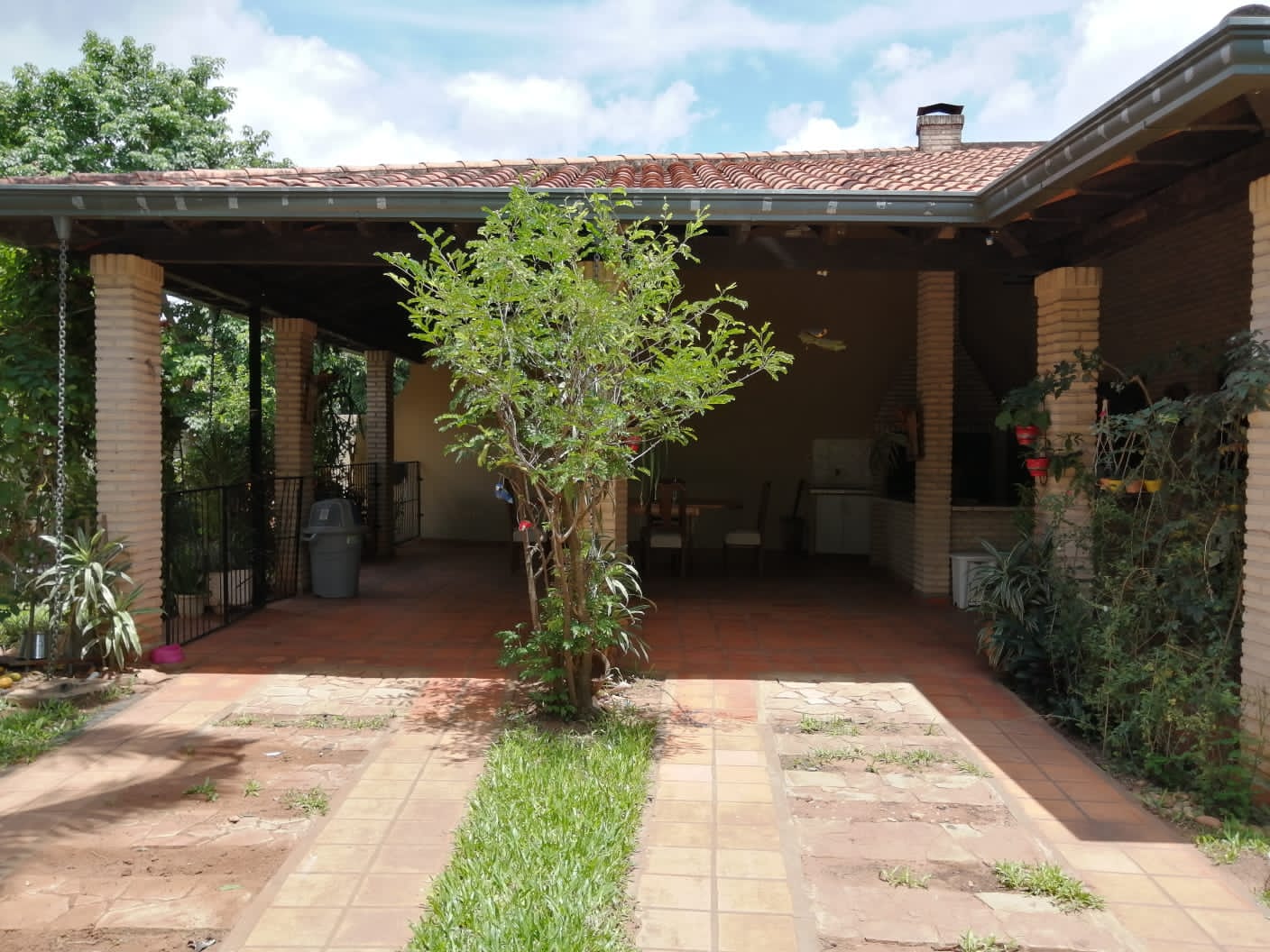 Casa con piscina y amplio jardin en San Lorenzo, foto 4