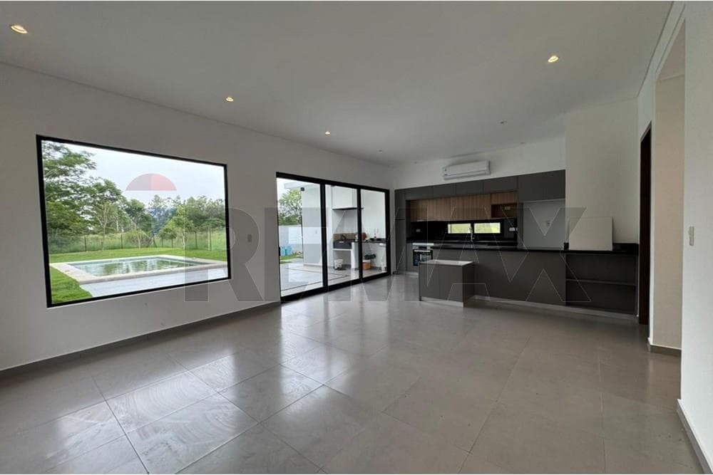Residencia en surubi i, foto 1