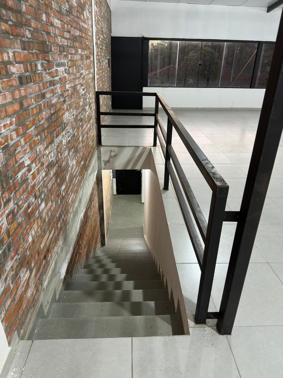 Salón comercial y showroom a estrenar — foto 4