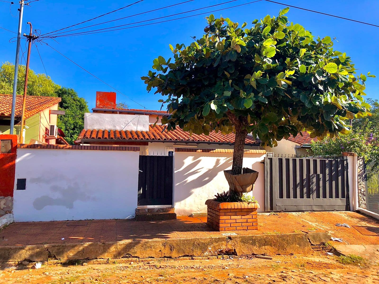En venta amplia residencia - zona palacio de Luque, foto 1