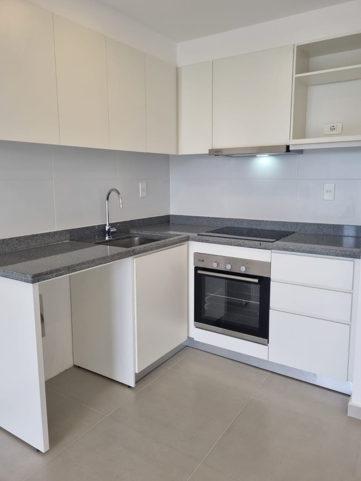 Departamento de 1 dormitorio con cochera en barrio Herrera, foto 2