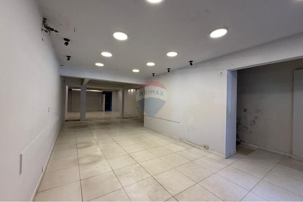 Alquilo amplio local comercial en San Lorenzo