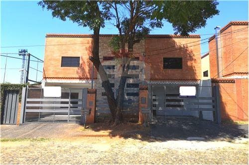 Vendo hermoso duplex en barrio mburucuya