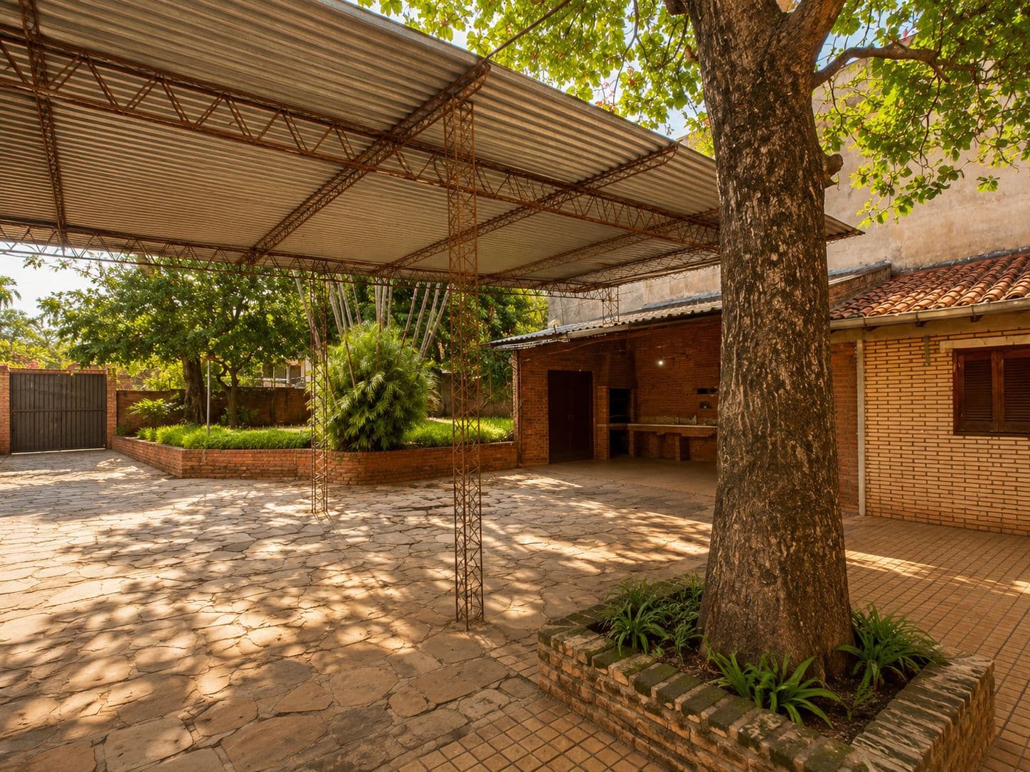 Casa en barrio mariscal lopez asuncion, foto 2