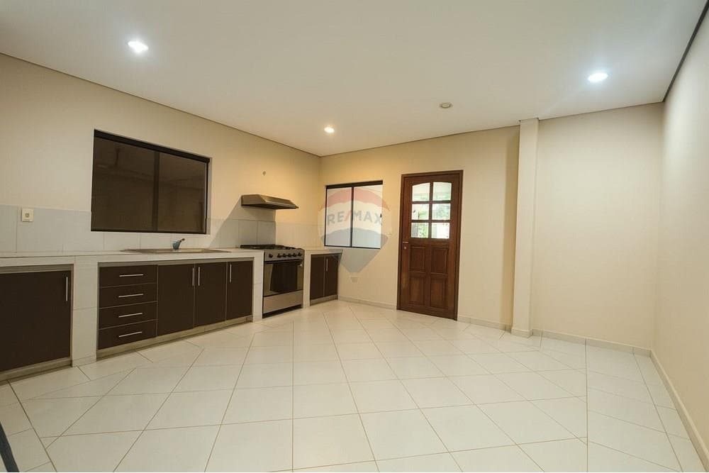 Amplia residencial en el barrio mcal estigarribia, foto 4