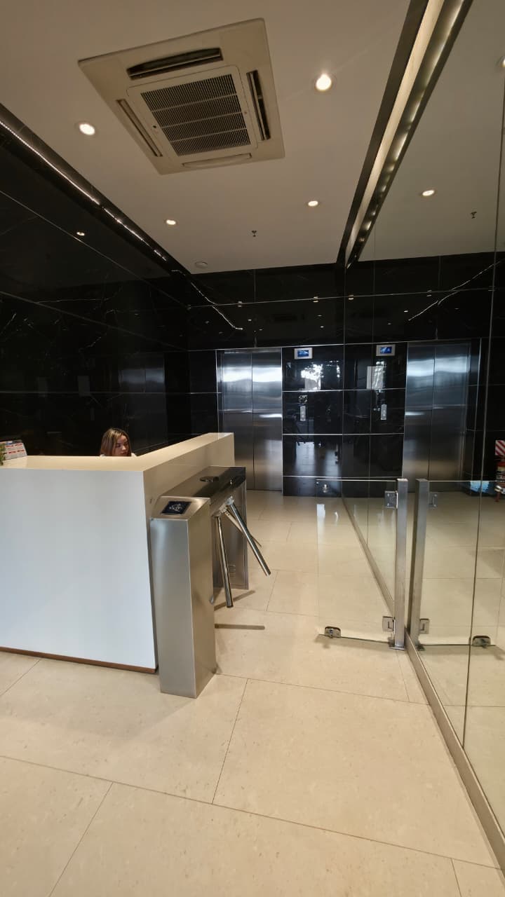 Oficina en edificio park plaza - a 50 mts del shop. Del sol, foto 2