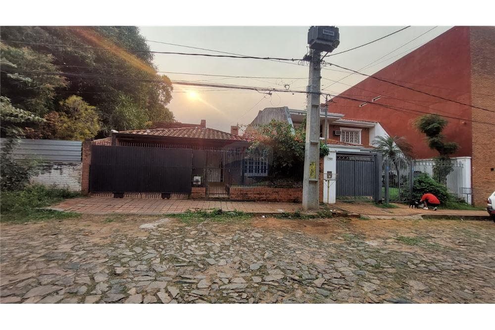 Casa a remodelar en bº mcal estigarribia