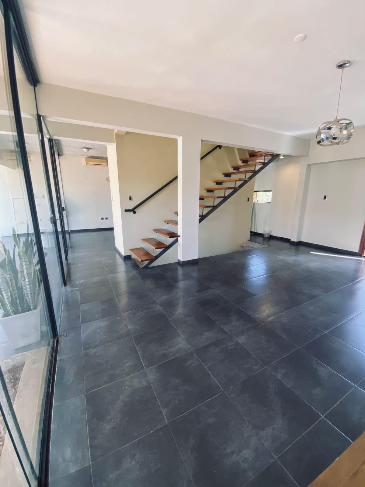 En alquiler Duplex de 3 Habitaciones en Los Laureles - Asunción — foto 1
