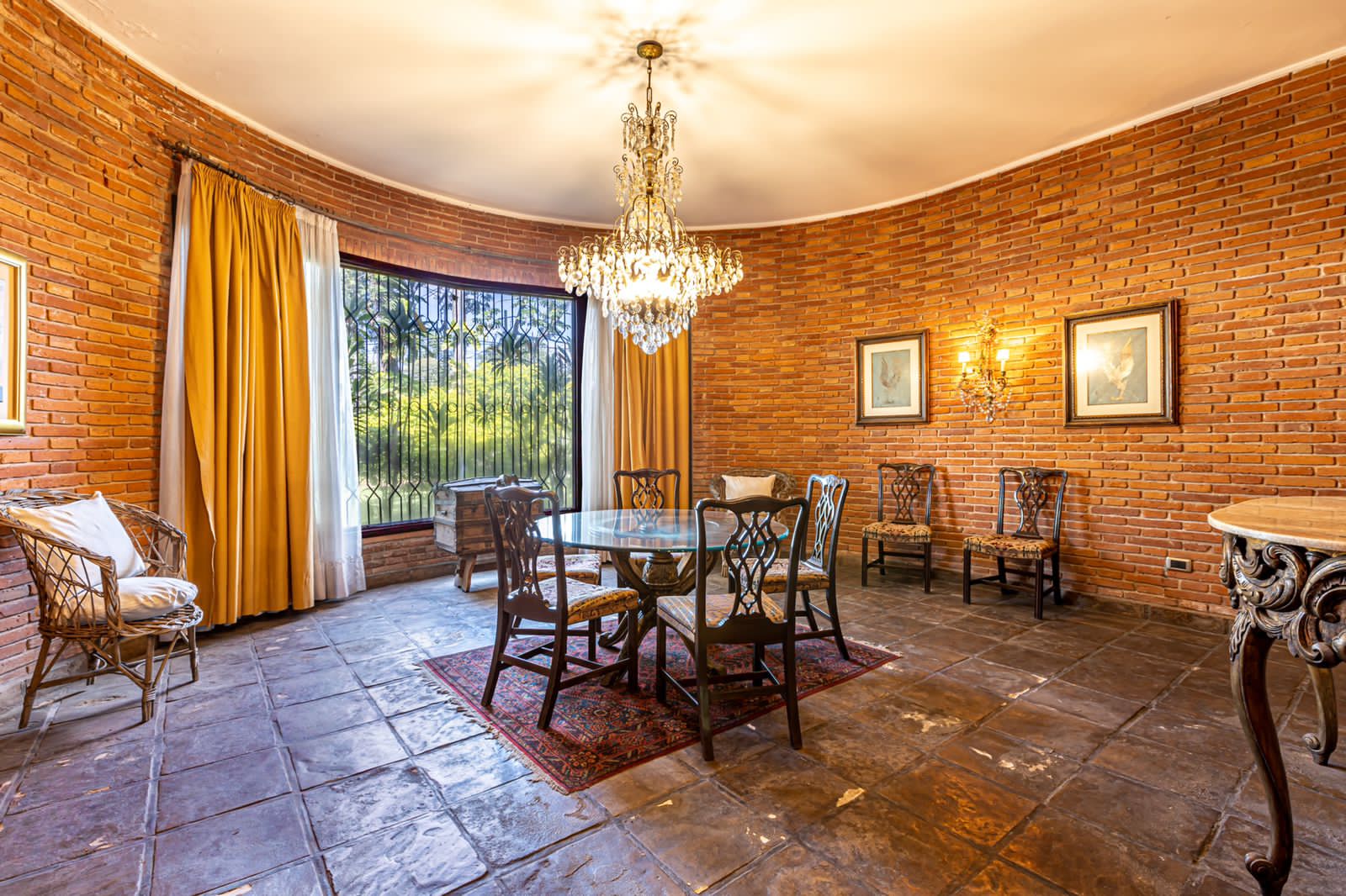 Sobre Mariscal López, Imponente Residencia zona Centenario, foto 4