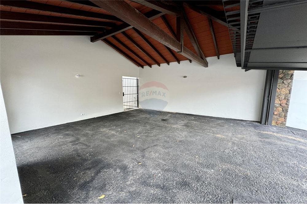 casa en barrio Mburucuya, foto 2