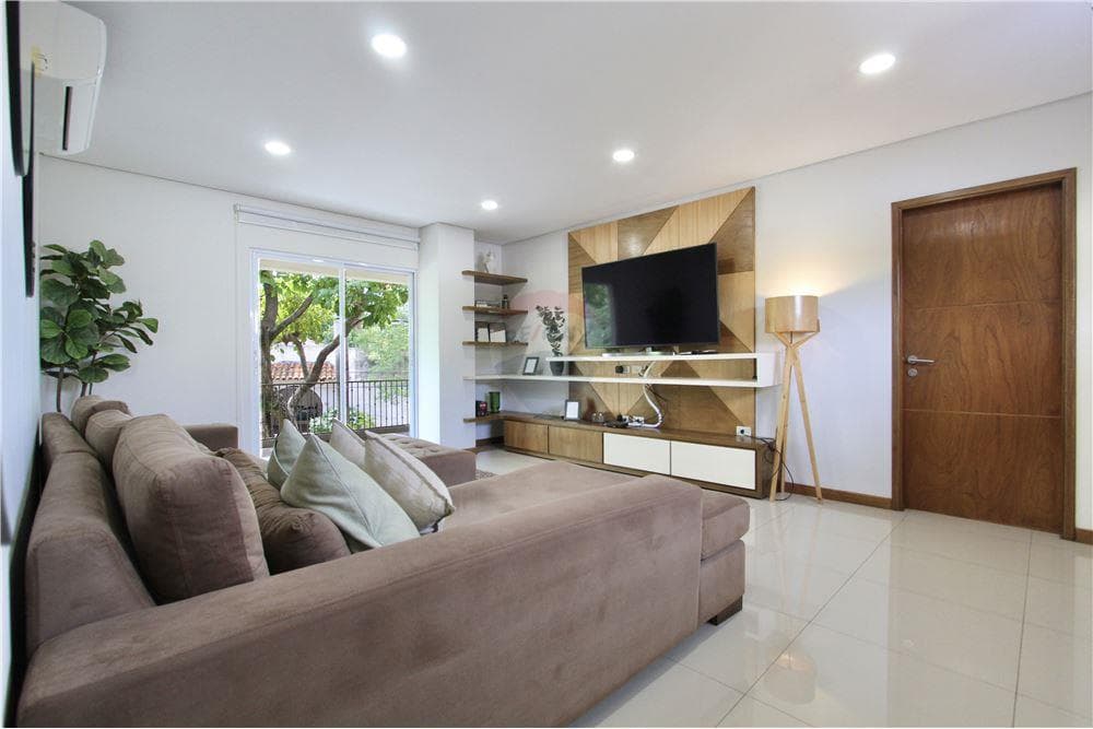 hermosa casa de dos plantas en Ytay, Grupo Habitacional, foto 3