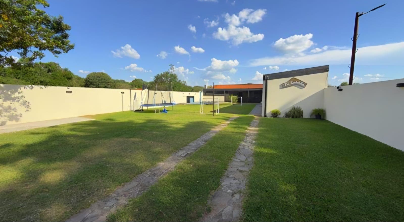 Residencia amplia y moderna con piscina y quincho - San Bernardino — foto 2