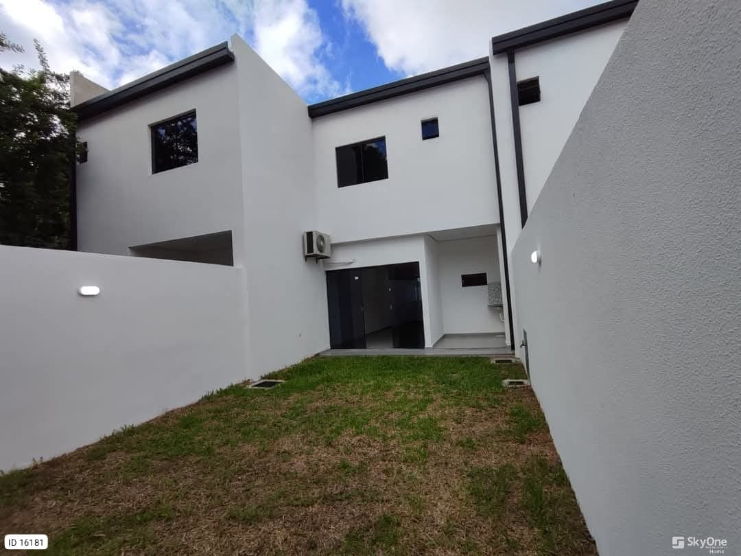 Alquilo Dúplex de 2 Dormitorios en San Lorenzo | Patio | Gs. 3.200.000