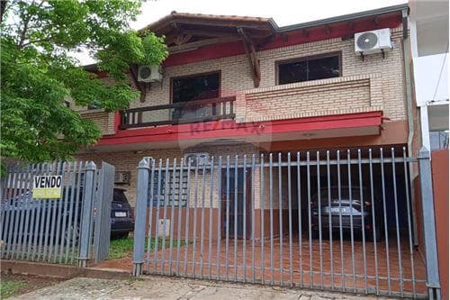 Vendo casa de dos plantas en Luque