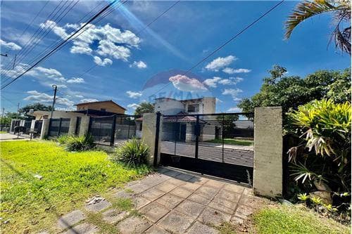 De hermosa propiedad con piscina en la ciudad de limpio, foto 2
