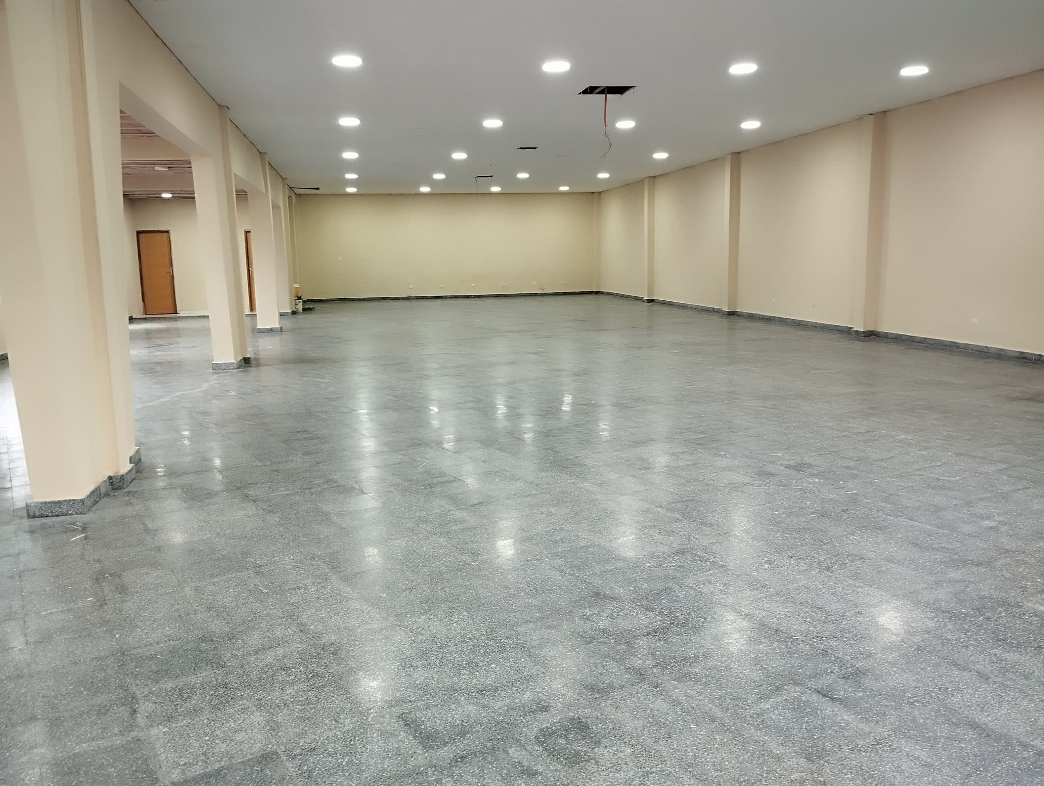 En alquiler amplio salon a estrenar San Lorenzo, foto 3