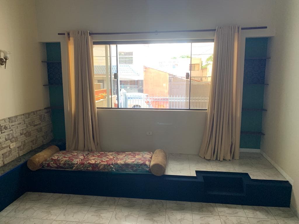 Hermosa y amplia casa a pasos del mercado 4 — foto 5