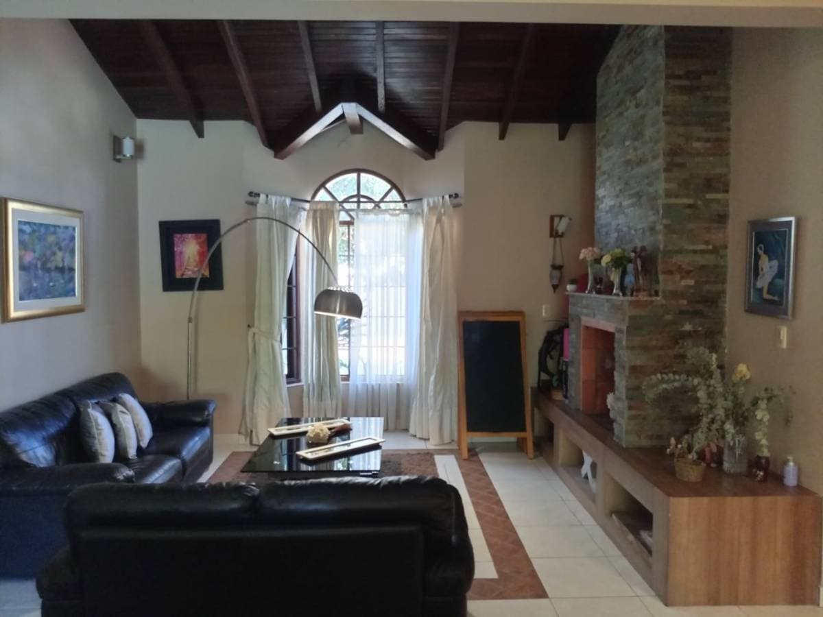 Hermosa residencia en el barrio mburucuya, foto 2