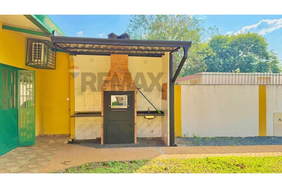 Casa - Alquiler - Luque, Central, Paraguay, foto 3