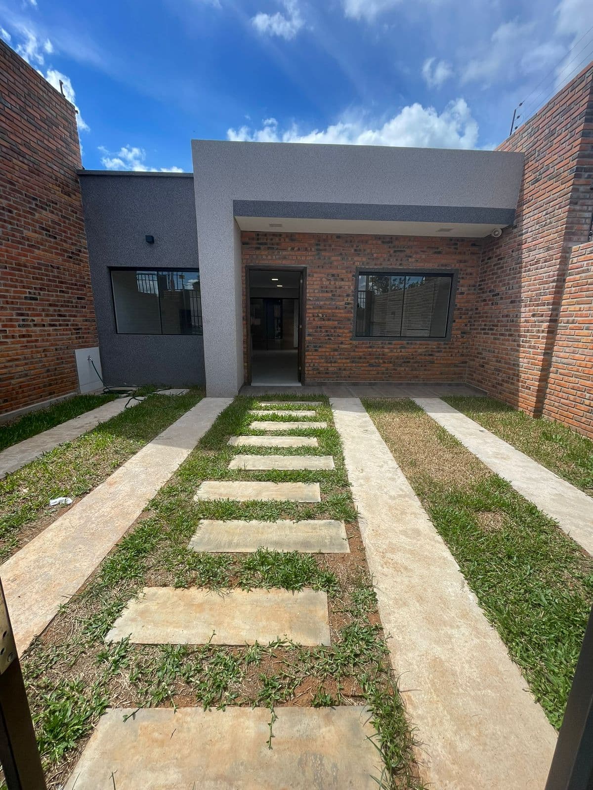 Alquilo casa en Villa Elisa
