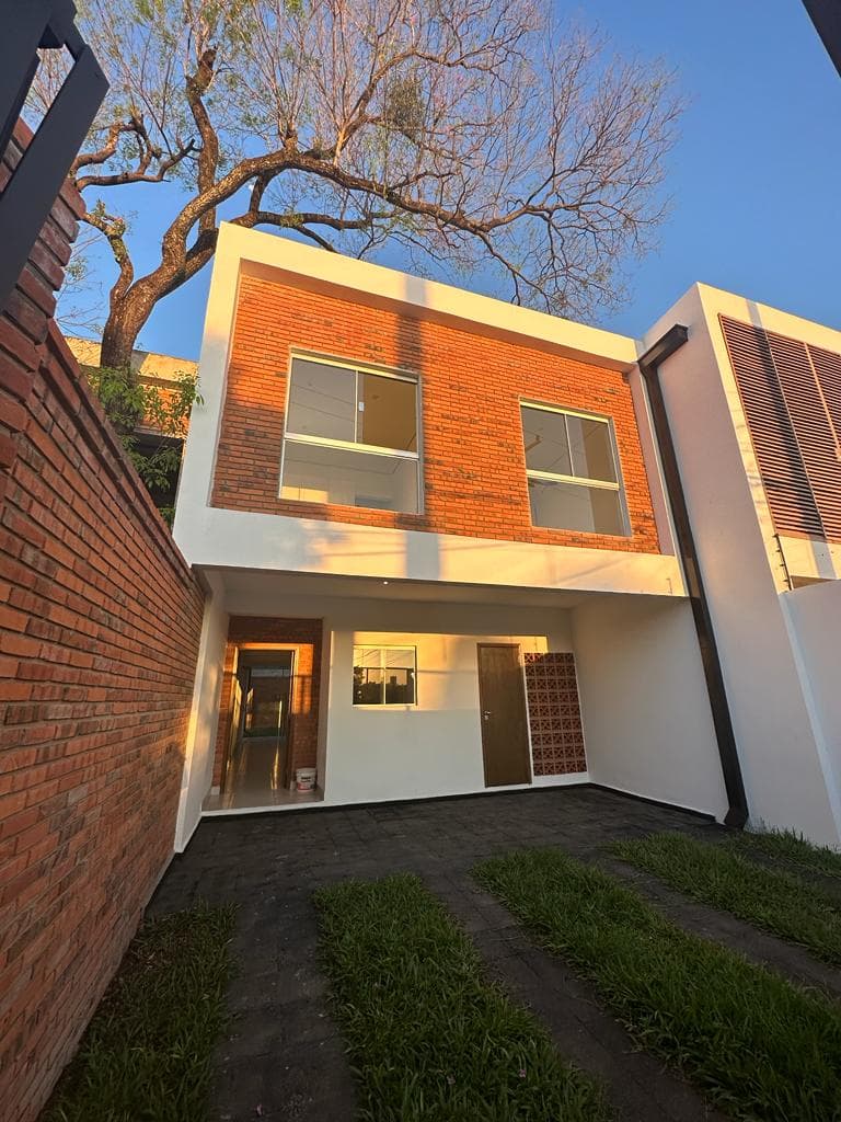 venta de duplex a precio de pozo!! en Luque
