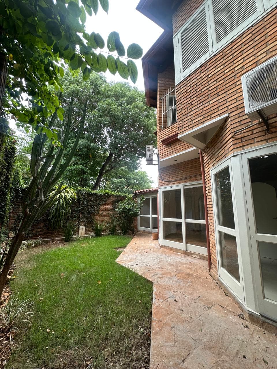 Alquilo hermoso duplex totalmente remodelado en barrio cerrado “los cedros”