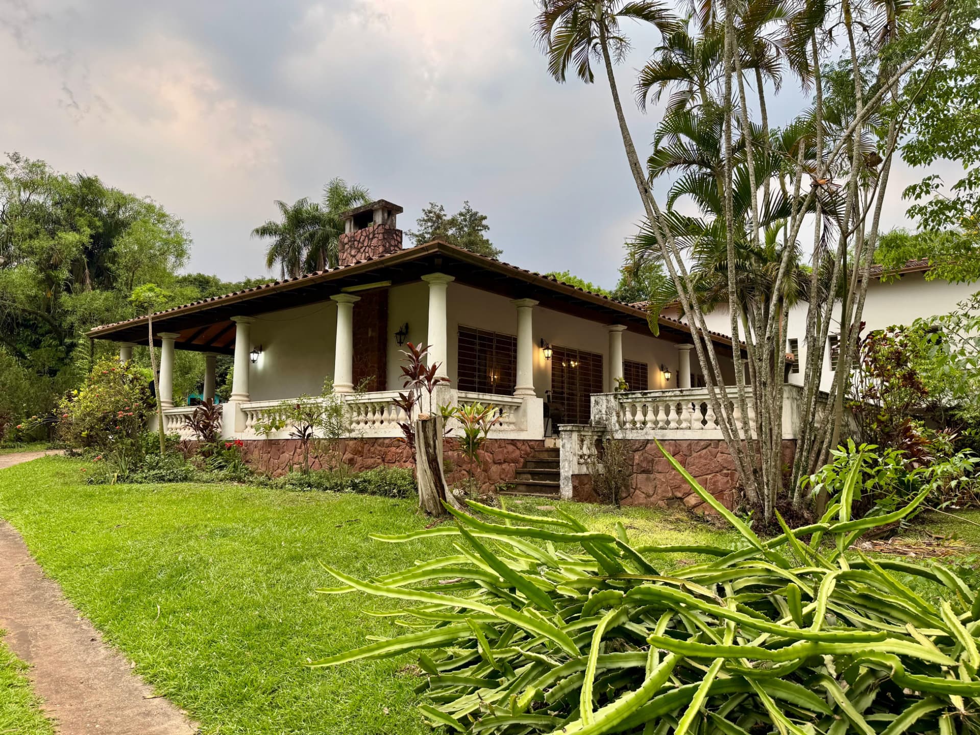 casa quinta de 2.5 hectáreas en Areguá sobre asfalto, foto 3