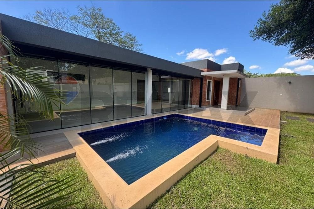 Vendo casa en Luque zona rakiura