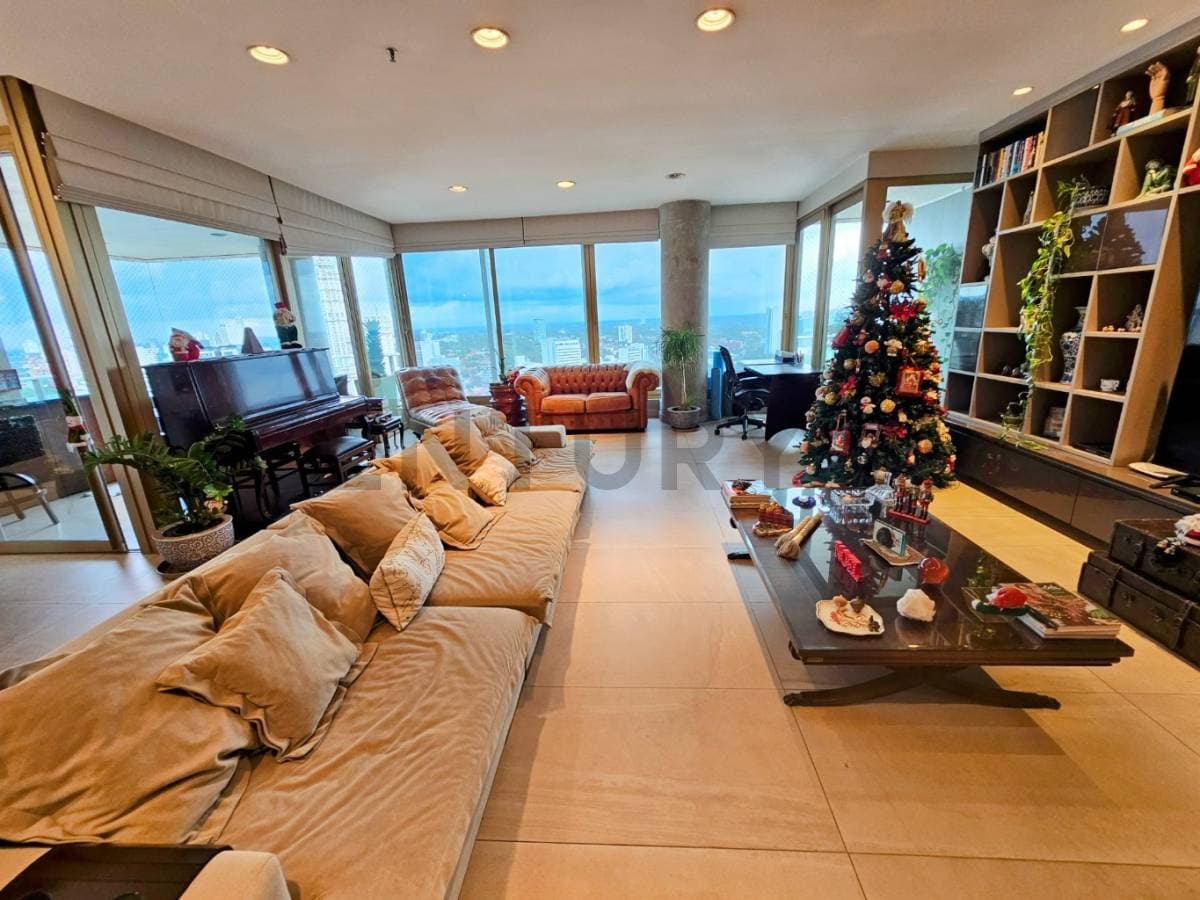 En venta gran departamento de 4 suites y 4 cocheras en edificio miranda