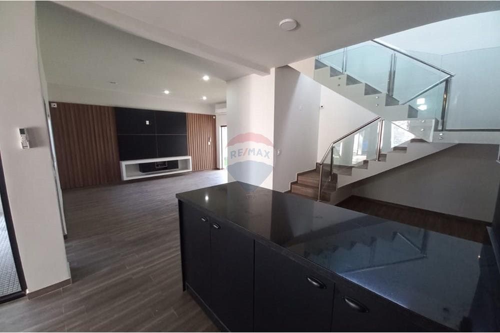Casa A Estrenar Con Piscina En Luque J.a — foto 5